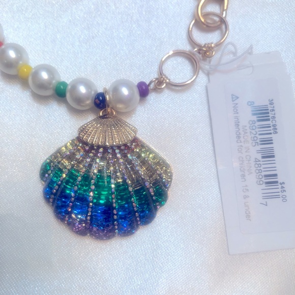 Betsey Johnson Gold Tone & Faux Pearl Betsey’s Beach Bracelet Seashell Charm NWT - Picture 2 of 12